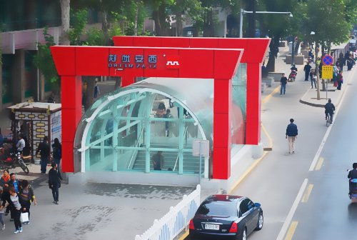 �������F